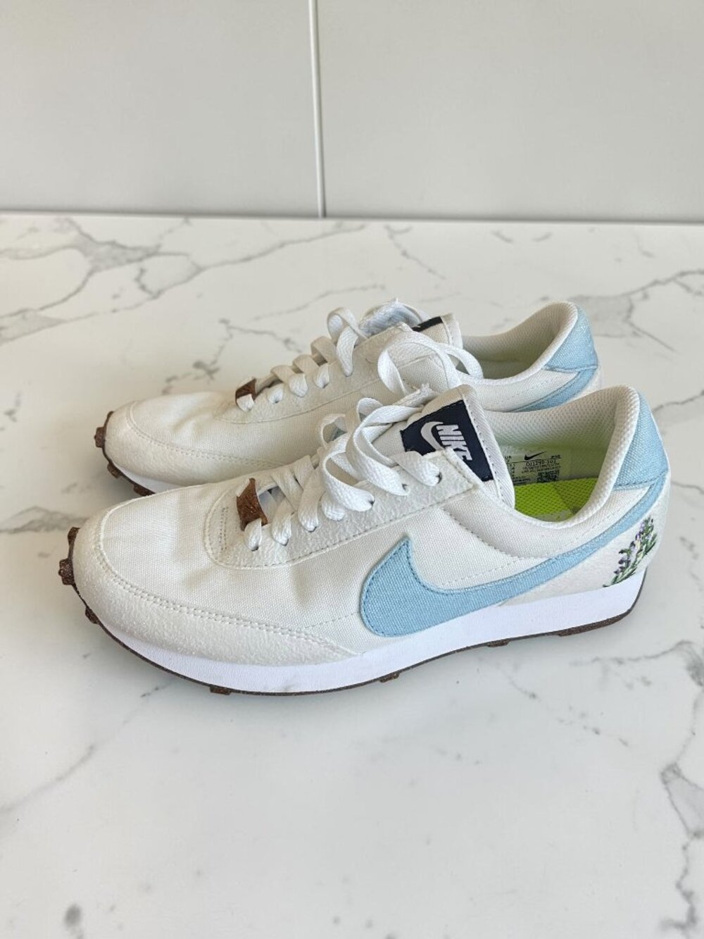 Nike Daybreak SE White Baby Blue Floral Sneakers Women’s 7 DJ1299-101 - Picture 2 of 5
